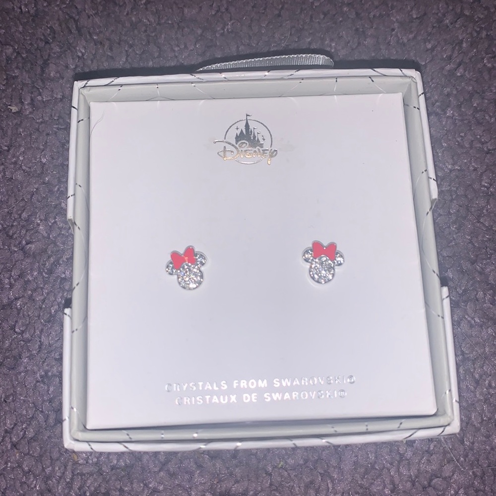 Minnie Mouse earring